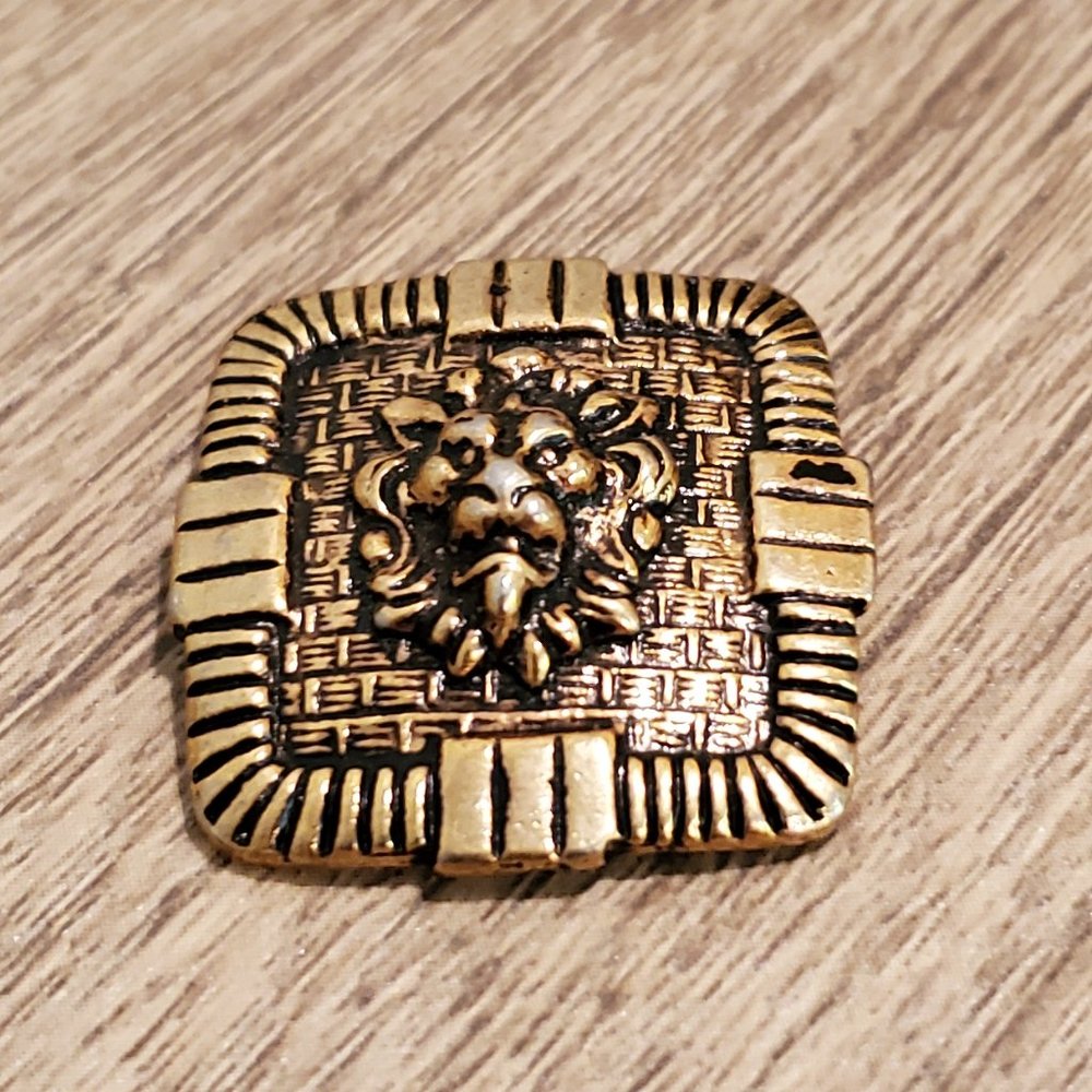 Square lion's head brooch or pendant